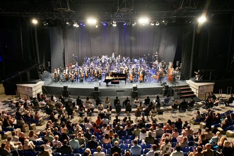  Çilek Fest:  Candra'nın İstanbul Konseri ve Hayranların Coşkusu