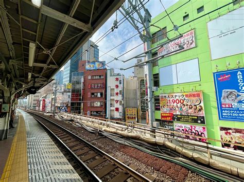 東京駅から神保町駅：都市の迷宮を旅する